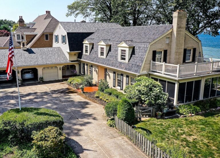 What Is a Gambrel Roof? Avoid These 4 Common Mistakes