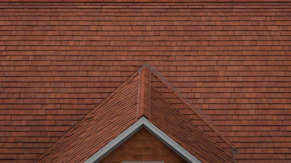 A red-toned wood shingles roof showcasing a beautiful, sturdy roofing material perfect for homes in Brooklyn, New York.
