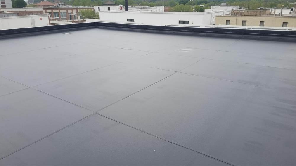 Flat Modified Bitumen Roof with Visible Seams